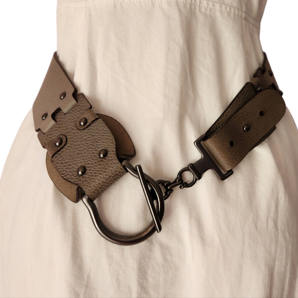 Gray Leather Belt with O-Ring and Buckle Details